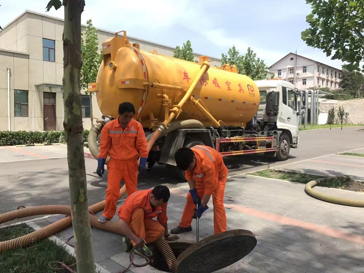 集美化粪池清理与5-8吨吸粪车施工效率分析